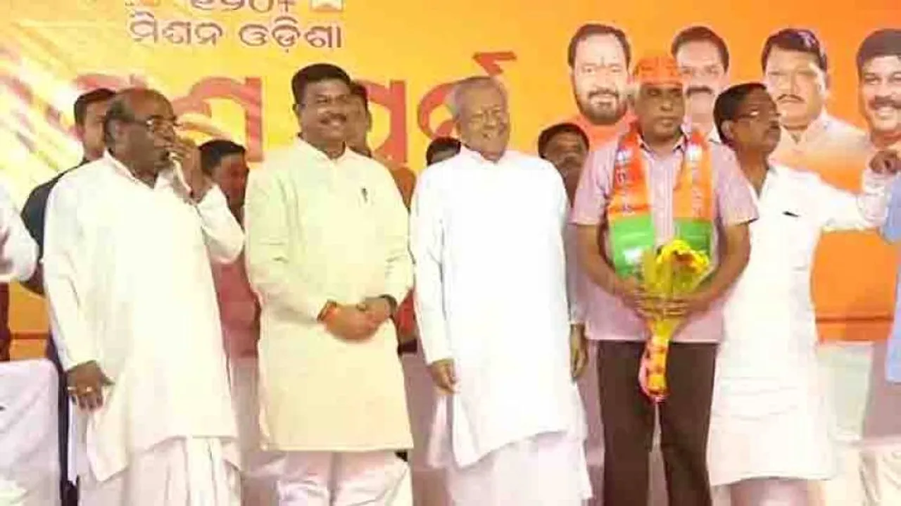 Former DGP Prakash Mishra, Ex-Congress & BJD MLAs join BJP