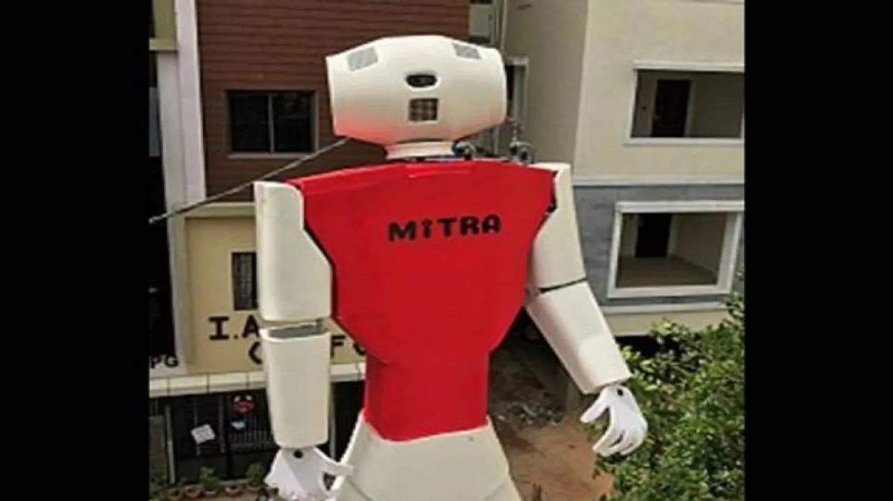 Indian robot made in China steals the show at IT event