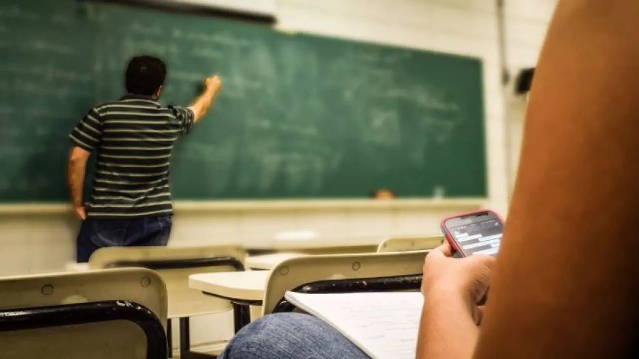 Odisha now mulling mobile ban in classrooms not campuses
