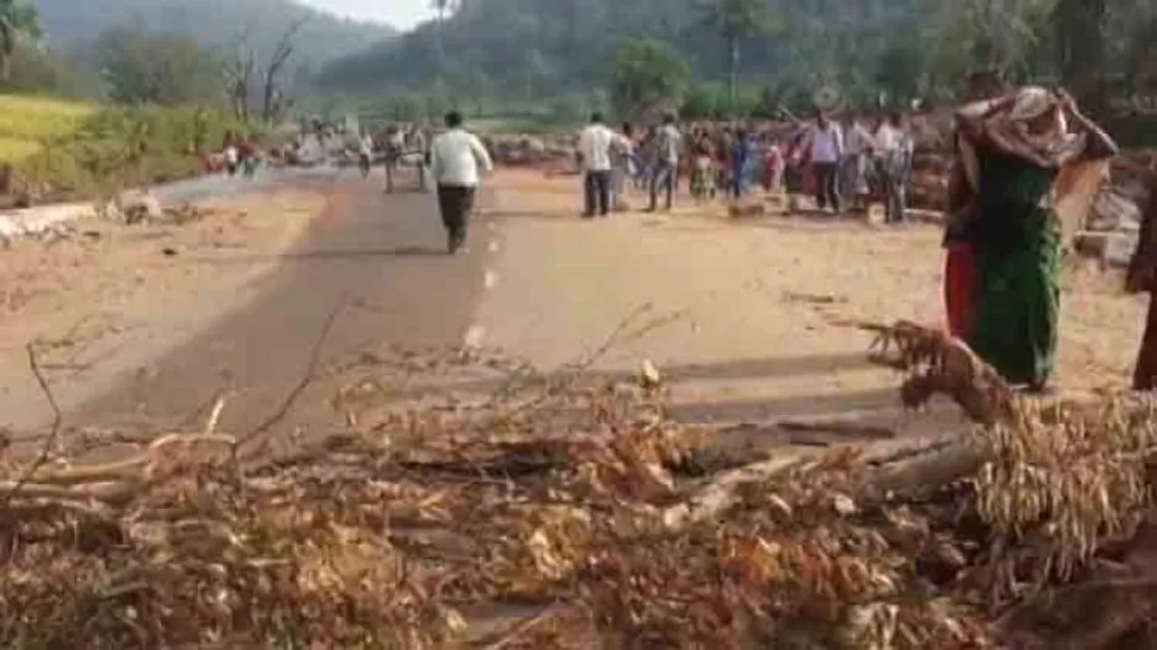 Cyclone Titli aftermath: Over hundred abandon relief camps alleging negligence in Gajapati
