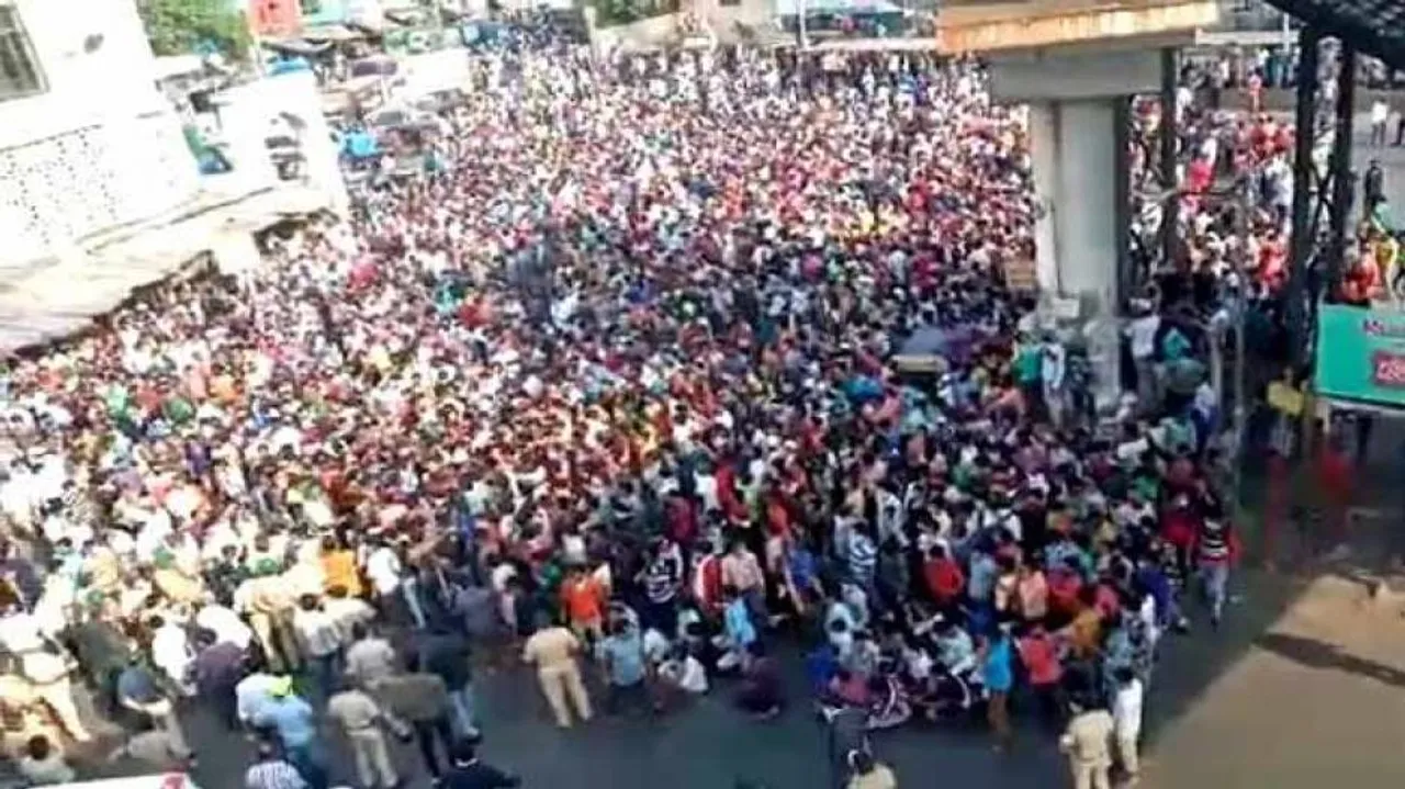 Sea of migrants in Mumbai demand to return home