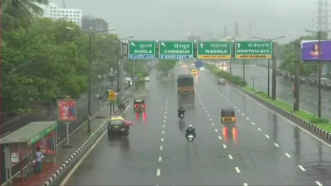 Five killed as rains clobber Maharashtra, road, rail traffic hit