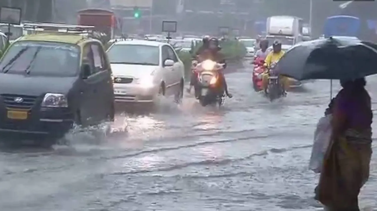 Torrential rains, flooding paralyse Maharashtra