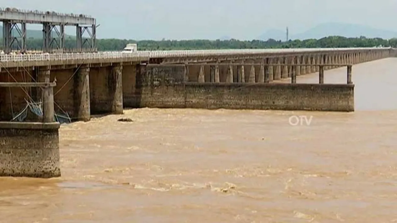 Mundali Barrage Receives Season’s First Floodwater; Water Level Below Danger Mark