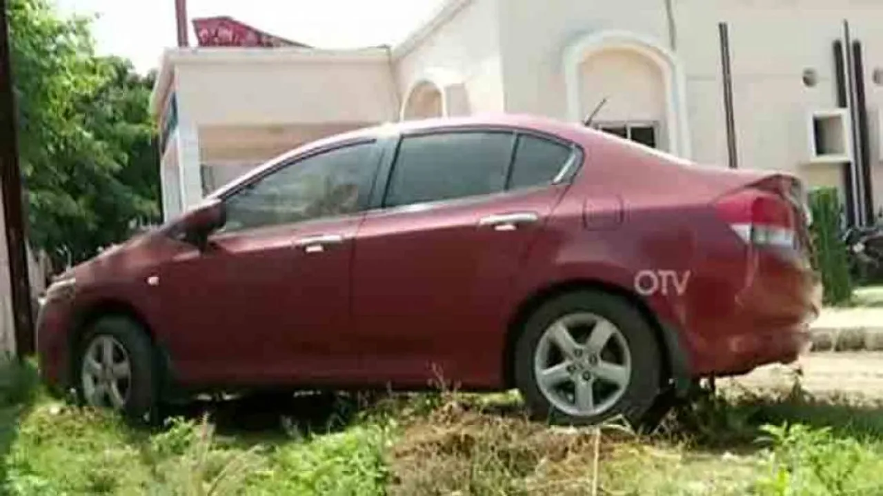 Murder over love affair: Accused doctor still at large