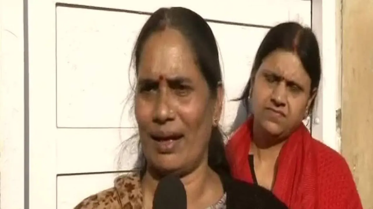 Nirbhaya's Mother Protests Outside Court Over Delay In Hanging Of Convicts