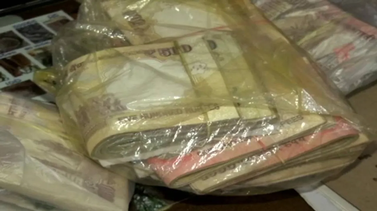 Police struggles to exchange old demonetised notes in Mayurbhanj