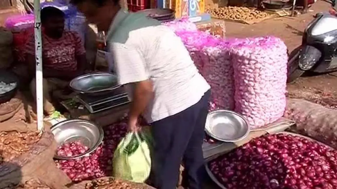‘Stable’ Onion Prices Still Out Of Common Man’s Reach