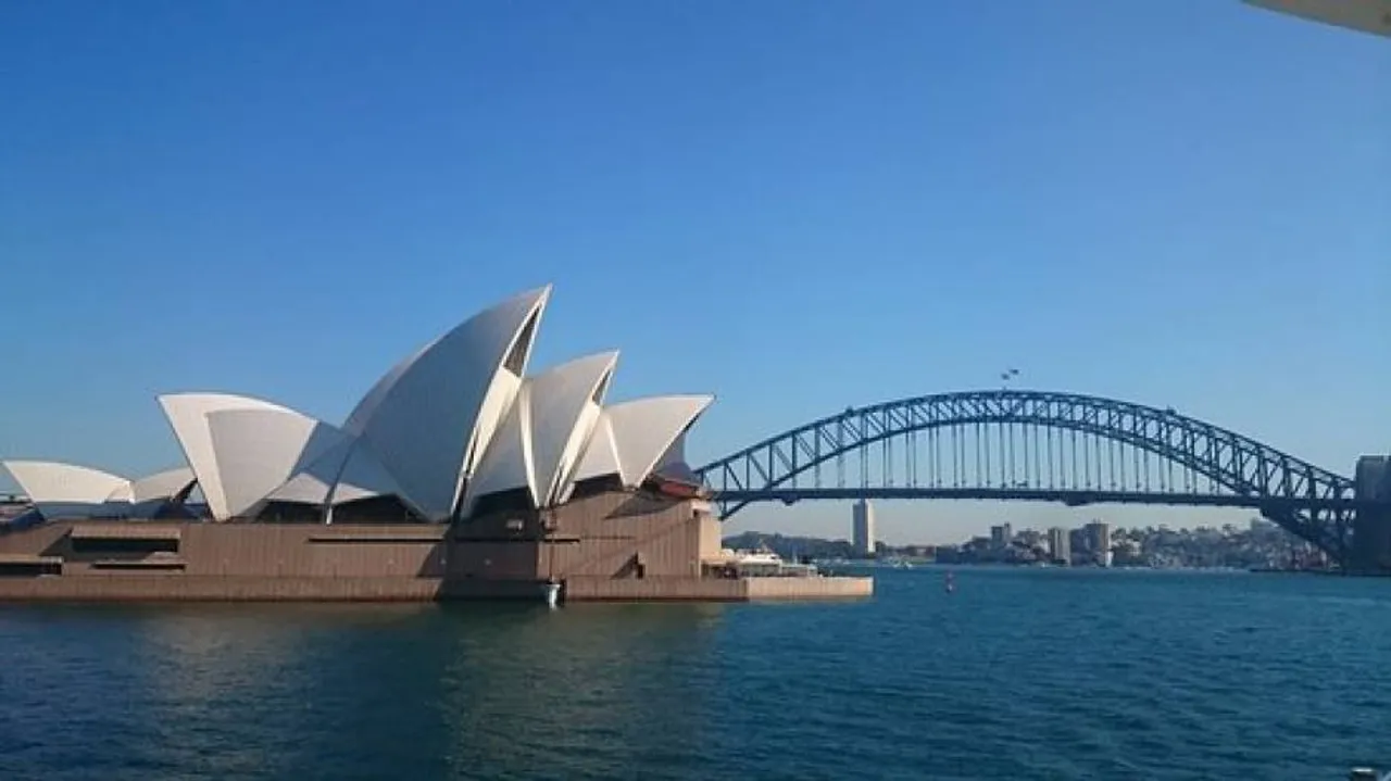 Sydney records hottest day after 80 years