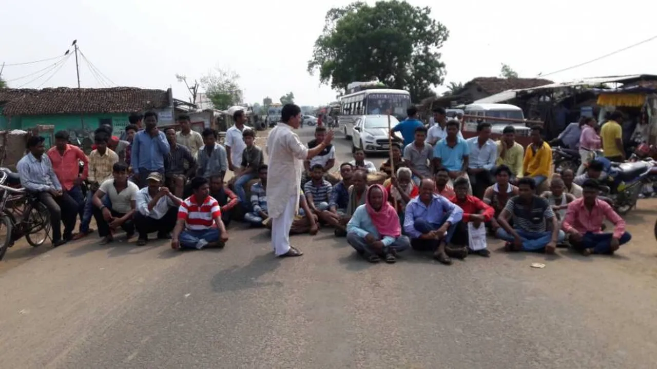 Vehicular traffic hit in Dharmagarh due to farmers’ stir