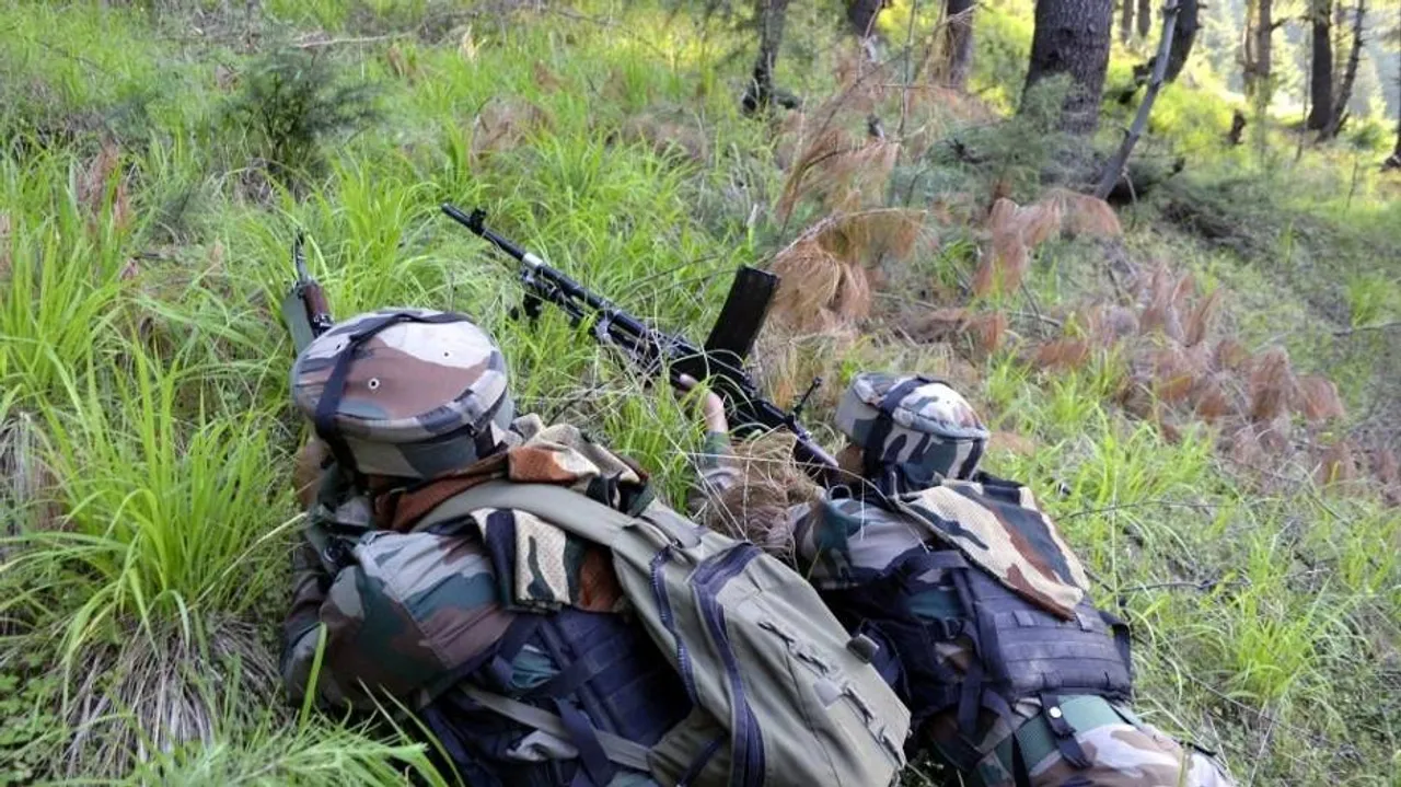 Indian, Pakistani army trade heavy fire on LoC