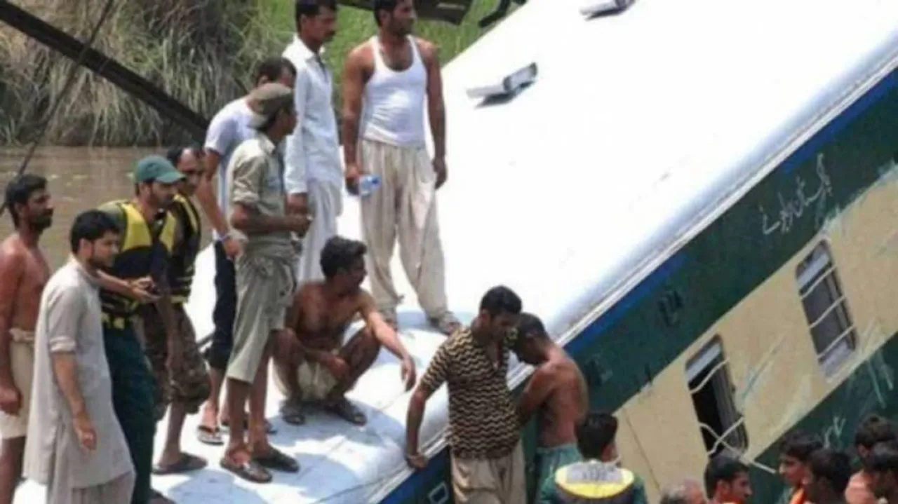 14 killed, 79 injured in Pakistan train collision