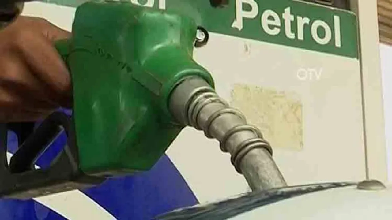 Prices of fuel continue to fall amid reports of deal to cut crude output