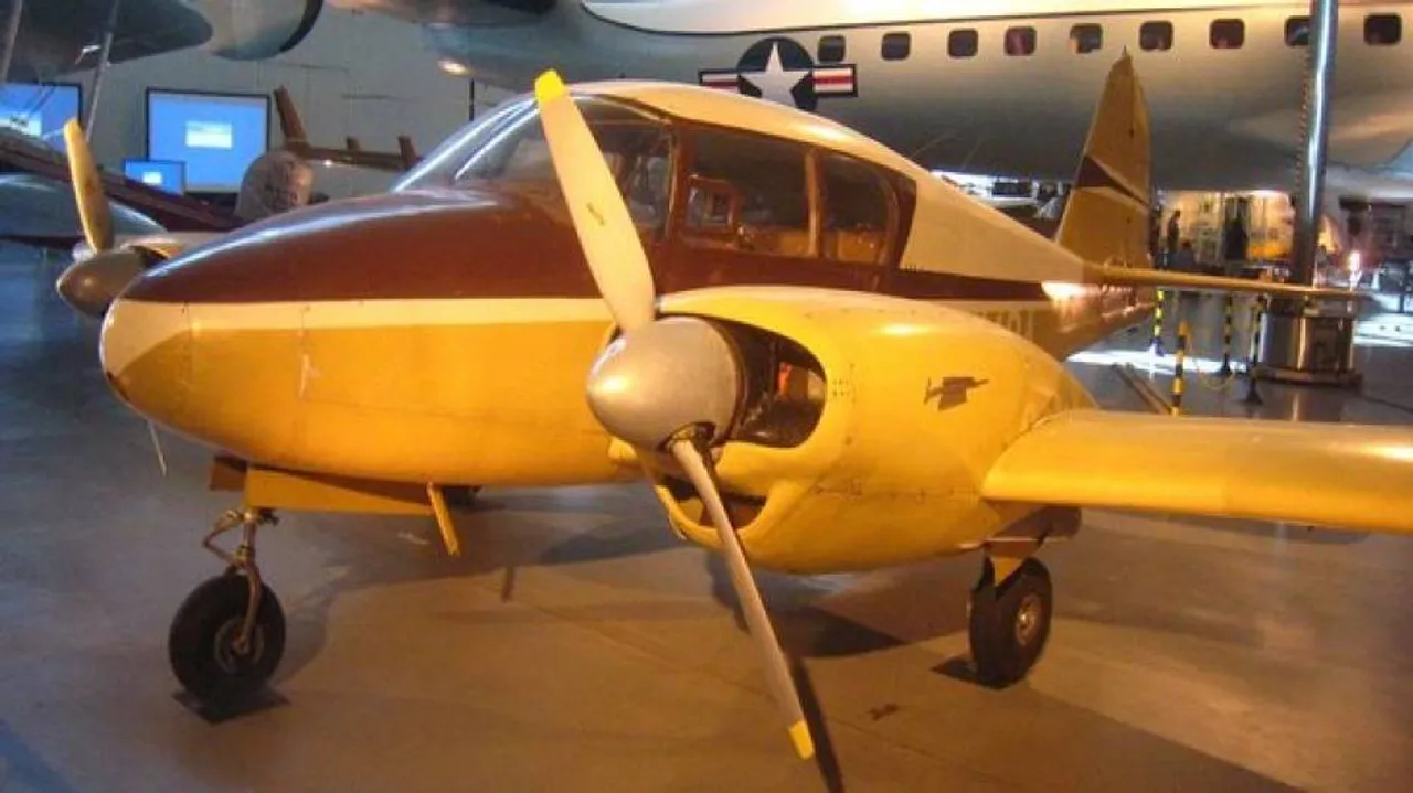 7 dead as small plane crash-lands in Philippines