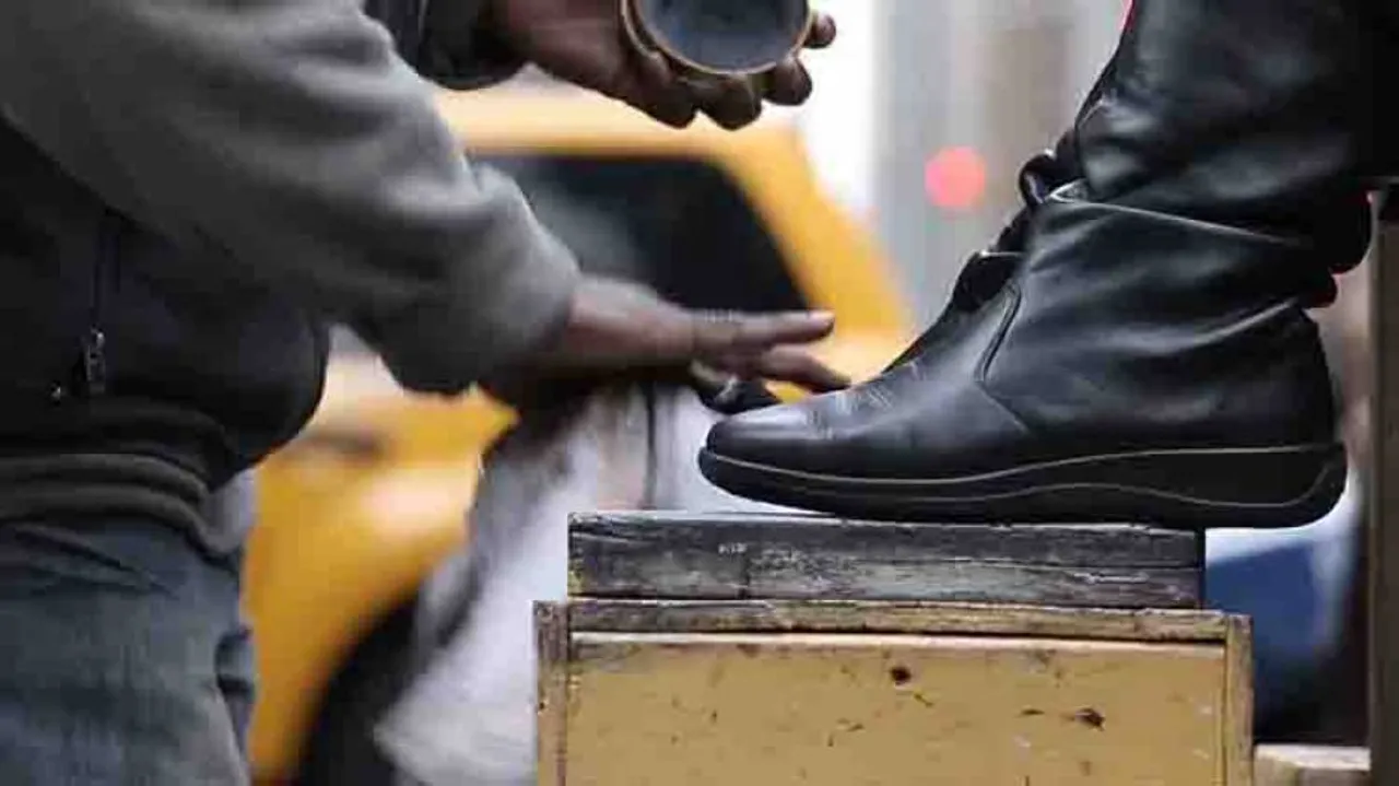 BJP workers polish people's shoes to mark Modi's win