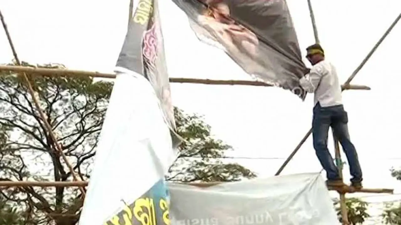 Jatra troupes under fire over vulgarity