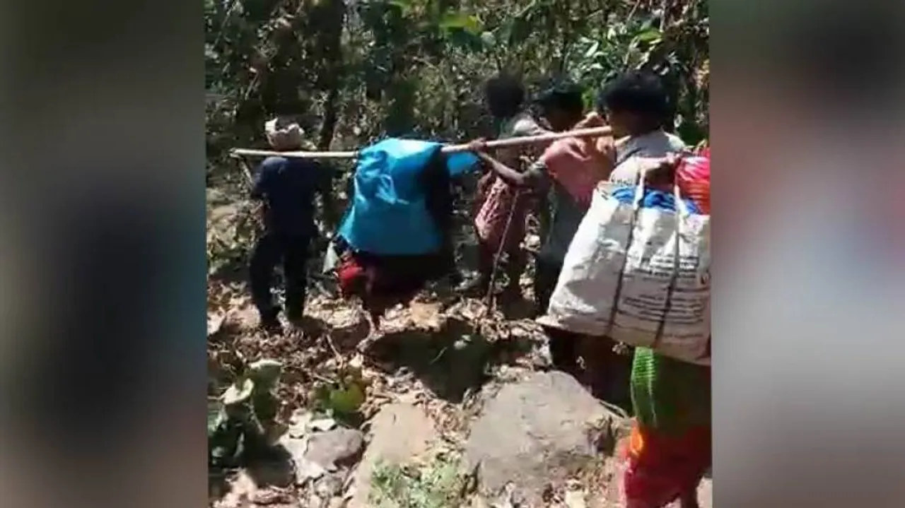 Family members carry pregnant woman on cot for 15 kms