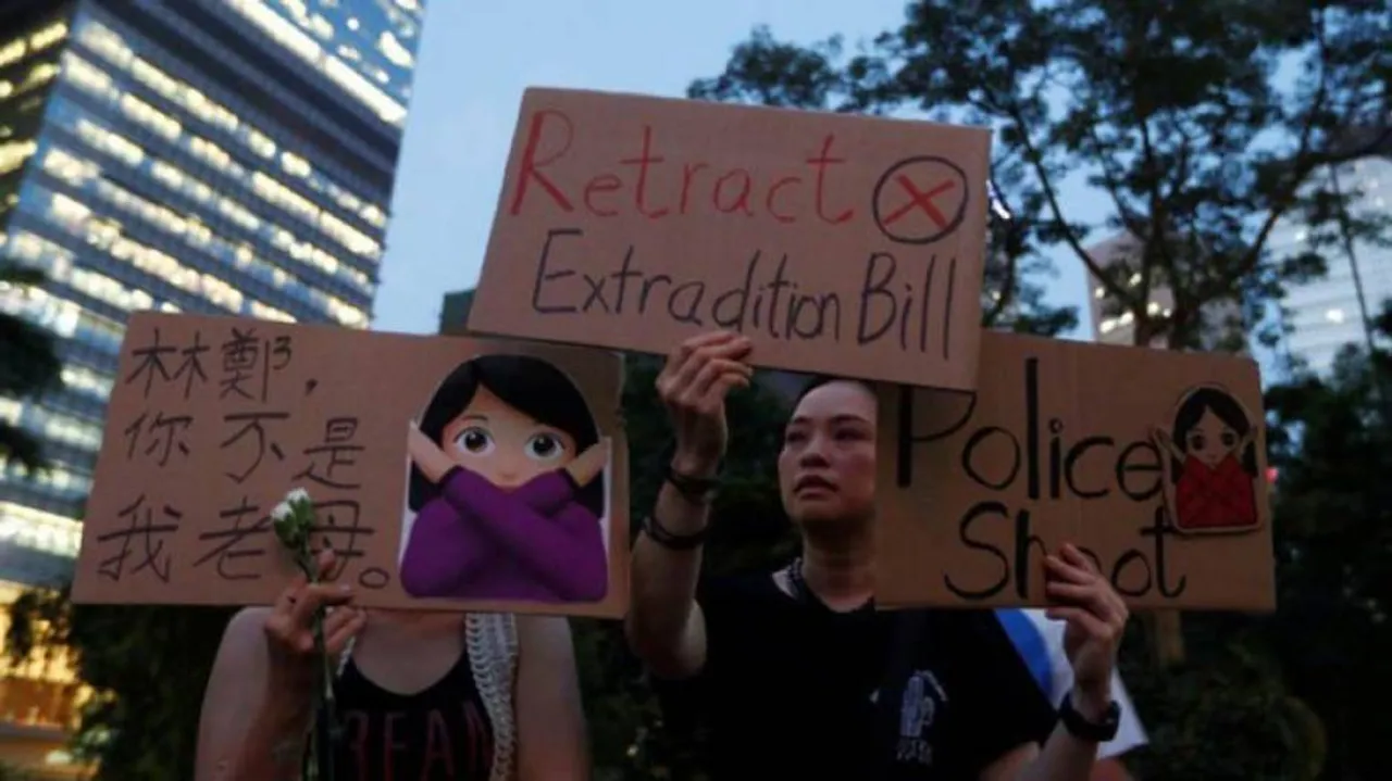 Mass protest staged in HK over extradition bill