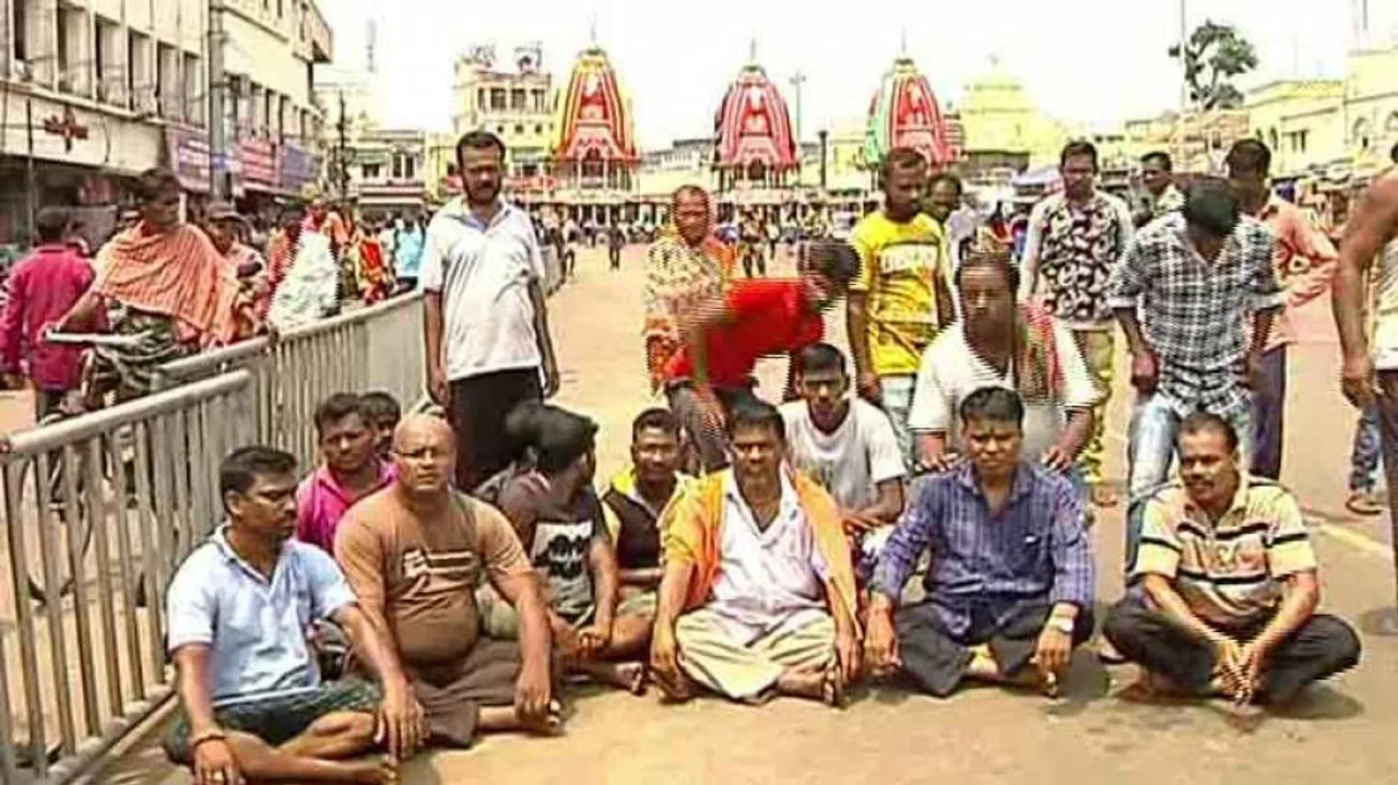 Puri Srimandir vicinity declared ‘no parking zone’; street vendors oppose