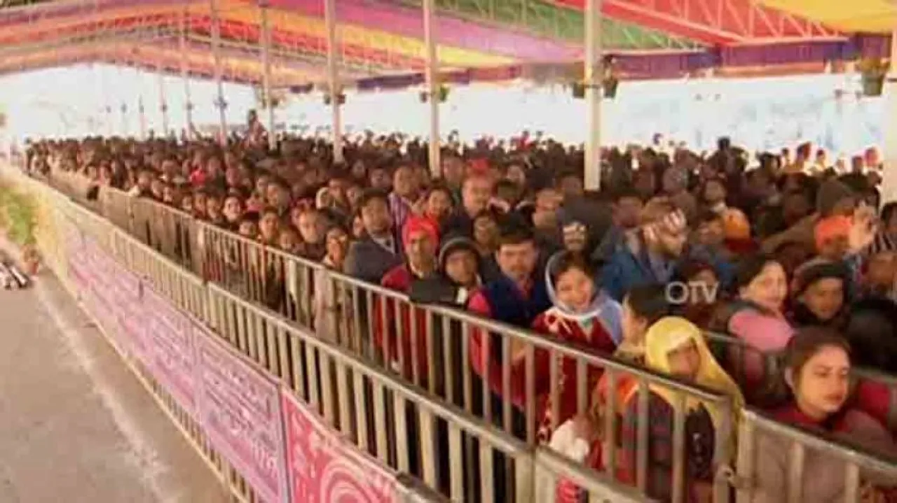 Lakhs of devotees throng Puri Srimandir on 1st day of new year