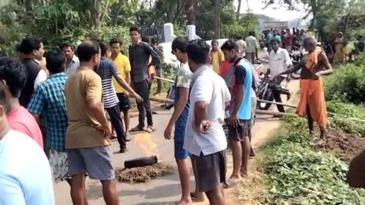 Woman, 6-year-old daughter killed in road mishap in Odisha, roadblock staged  