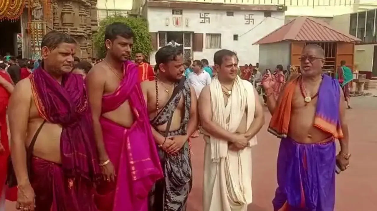 Snana Purnima: Daitapati servitors enter Puri Srimandir to perform ‘Bahuta Kanta’ ritual 