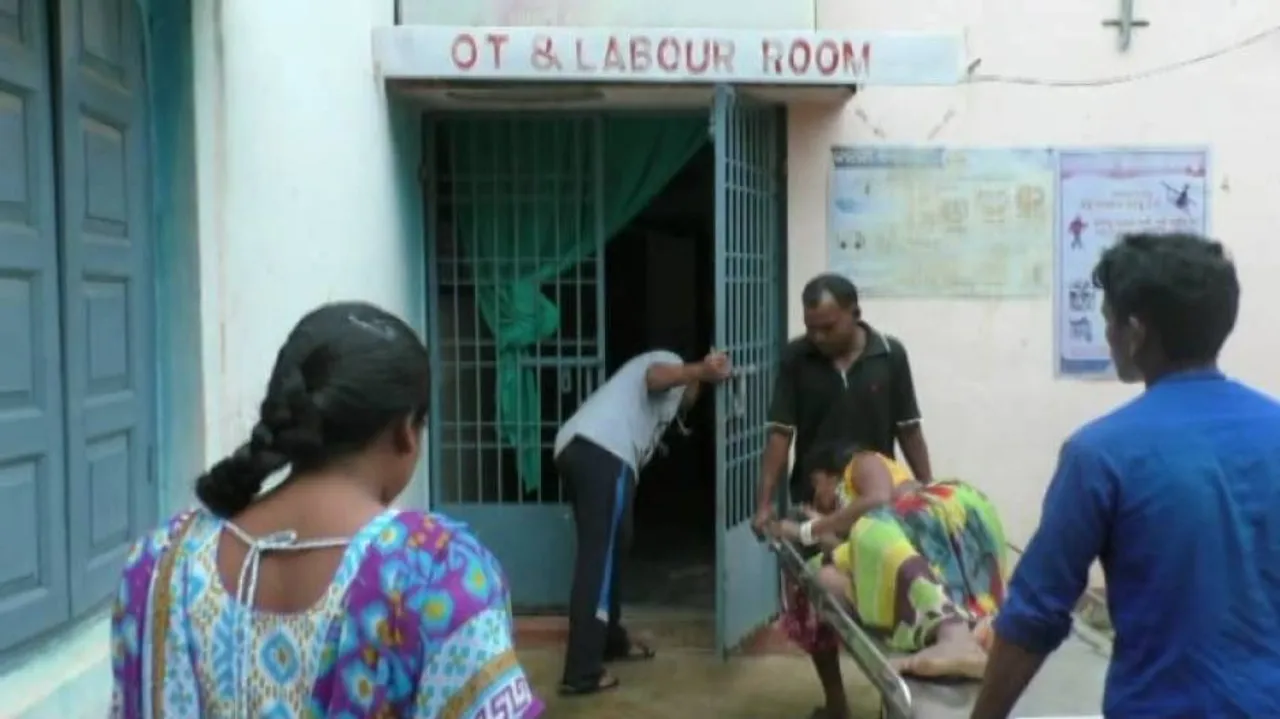 Ambulance failure: Rayagada woman delivers in auto