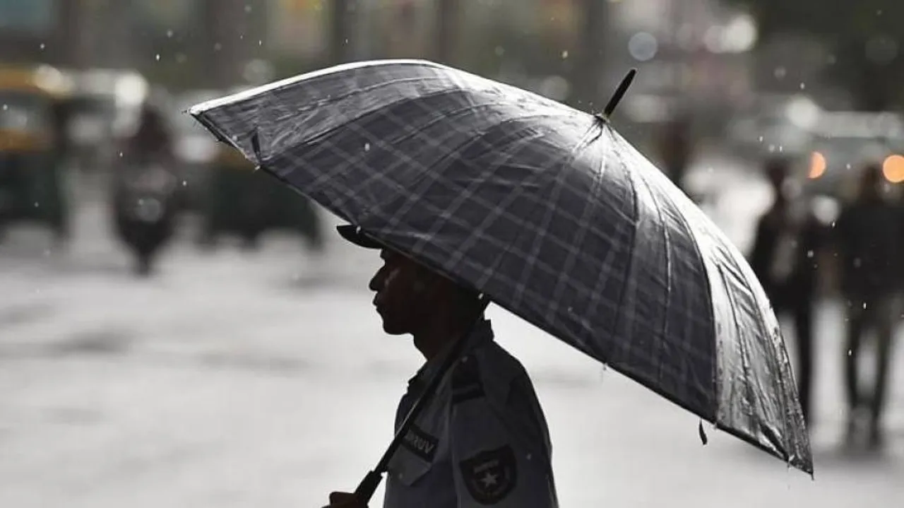Met Forecasts Heavy Rain In South Interior Districts In Next 24 Hours