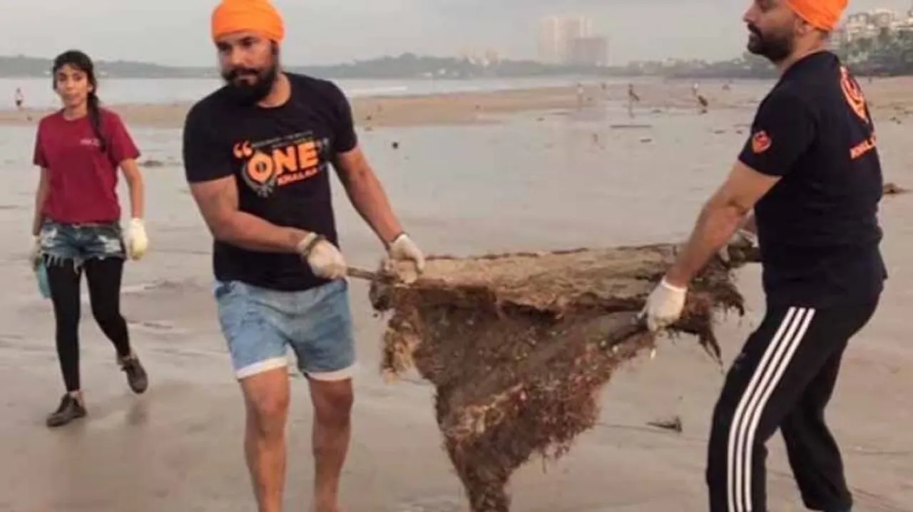 Randeep Hooda helps in cleaning Mumbai beach