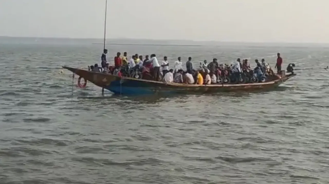 Boat Stranded In Chilika