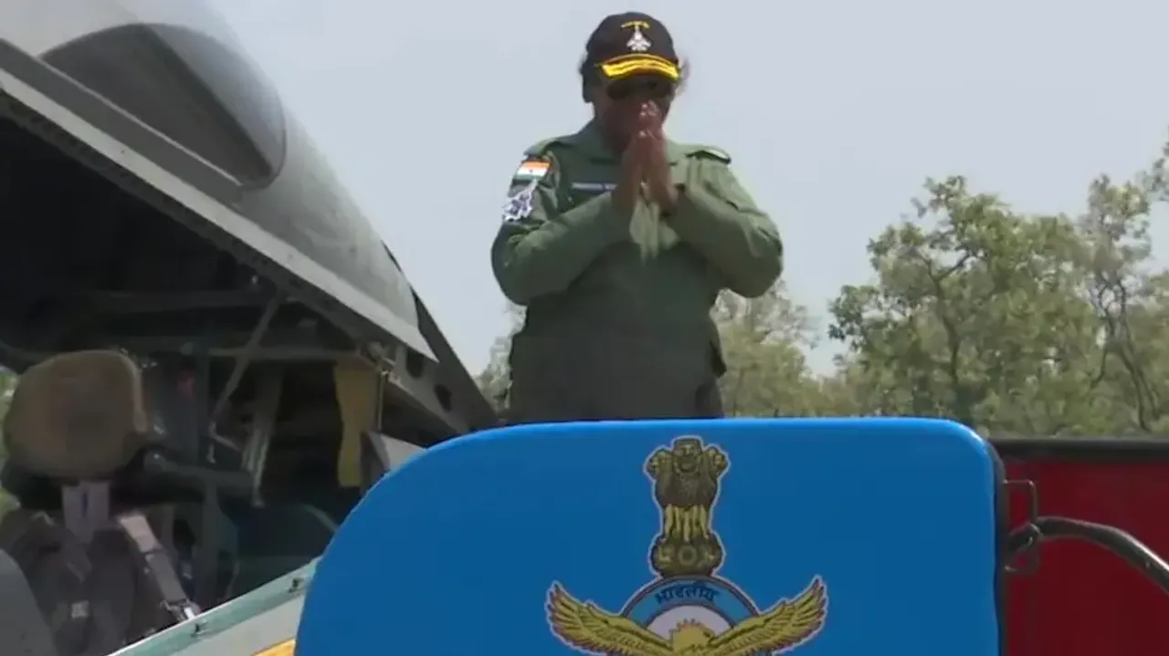 President Droupadi Murmu on Sukhoi 