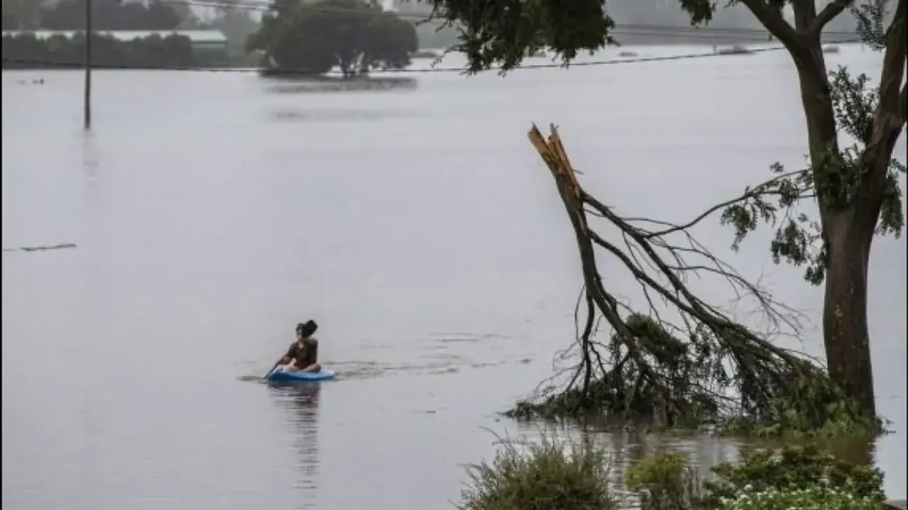 Western Australia braces for strongest cyclone in a decade