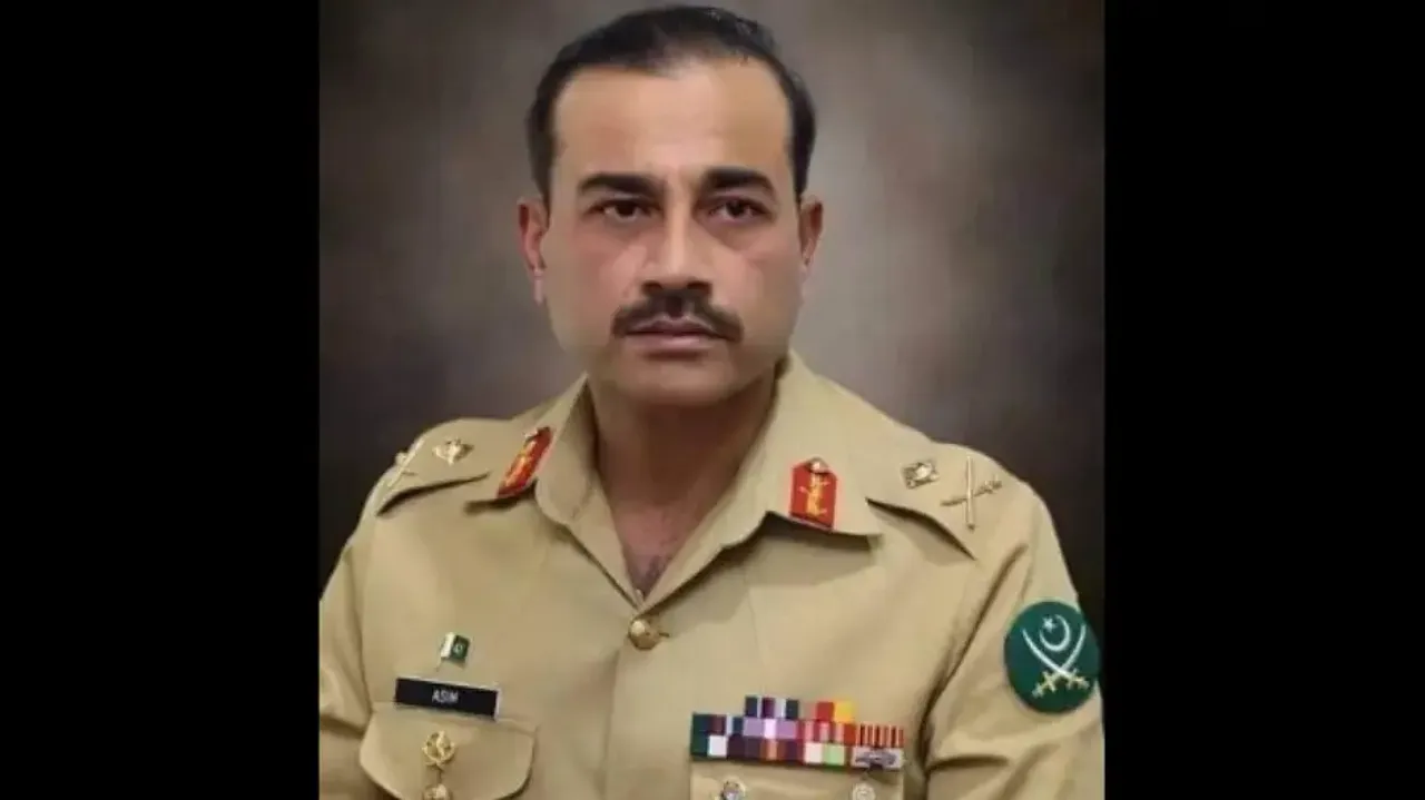 Pak army chief calls for shunning debate on 'Naya-Purana Pakistan'
