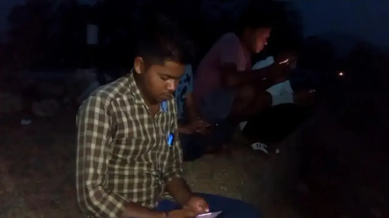 Life without Internet: Sambalpur students trek to Angul-Boudh border for online classes