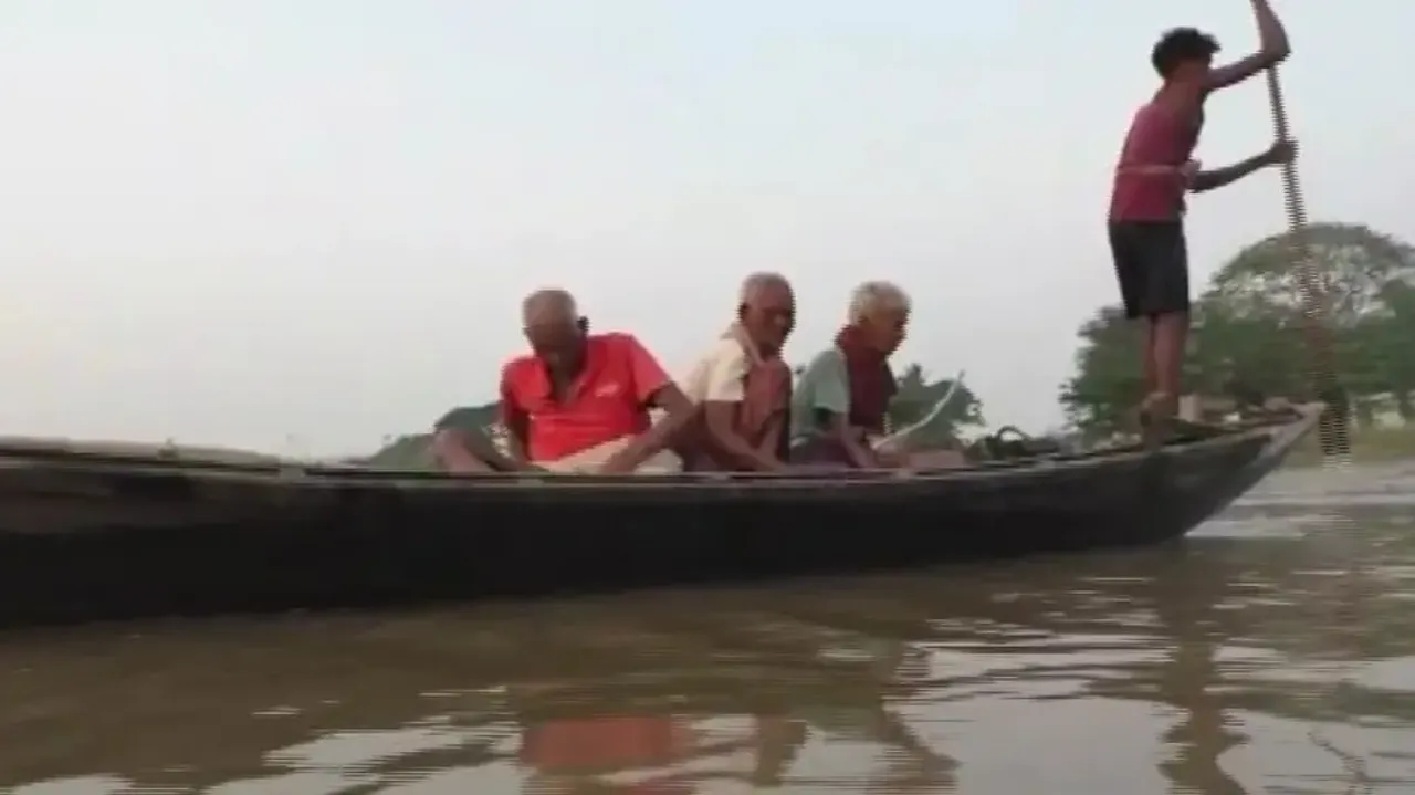 Elderly beneficiaries embark on perilous boat journey to get pension in Odisha's Kendrapara