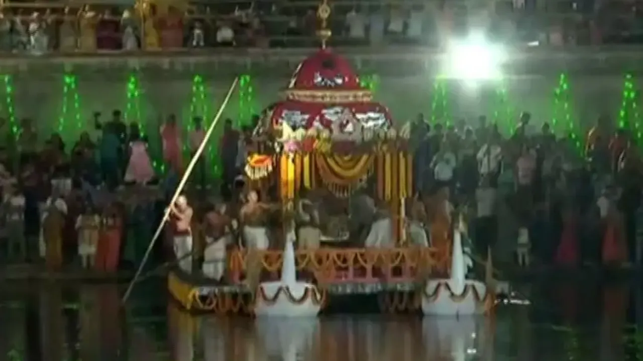 Chandan Yatra: Devotees throng Puri to witness divine ‘Chapa Khela’ of Lord Jagannath, siblings 