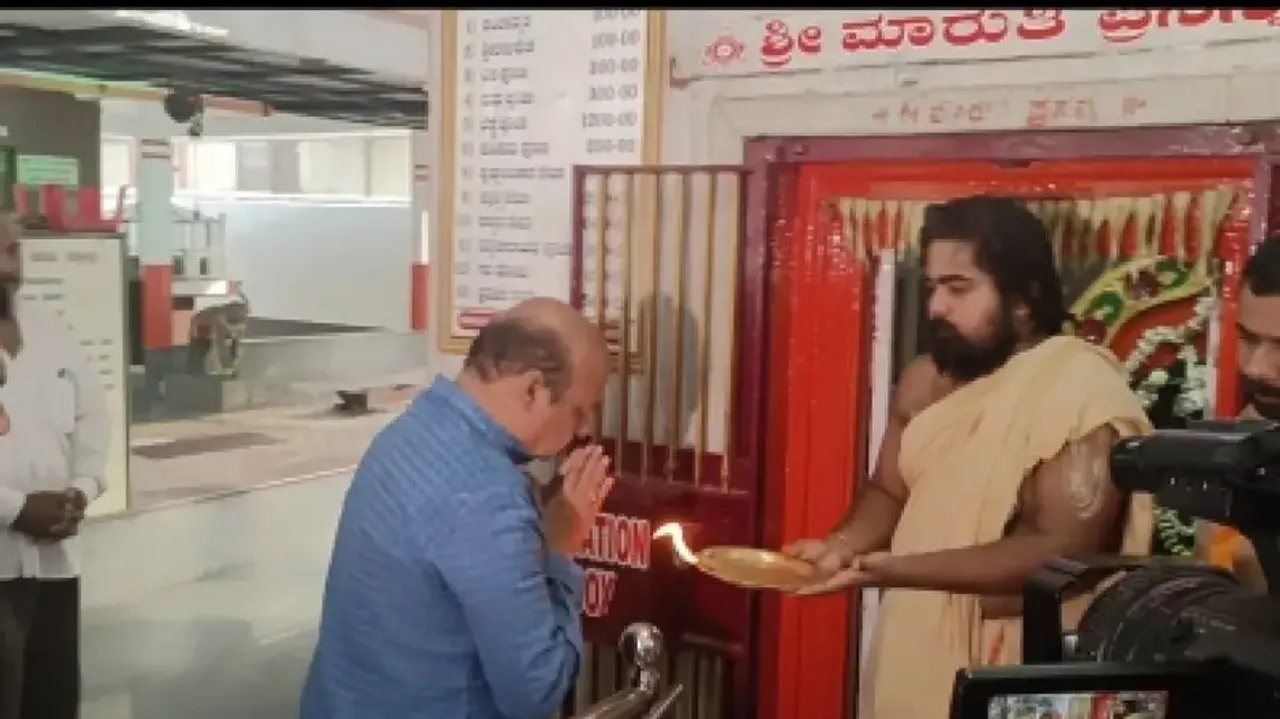 CM Bommai offers prayers at Hanuman temple