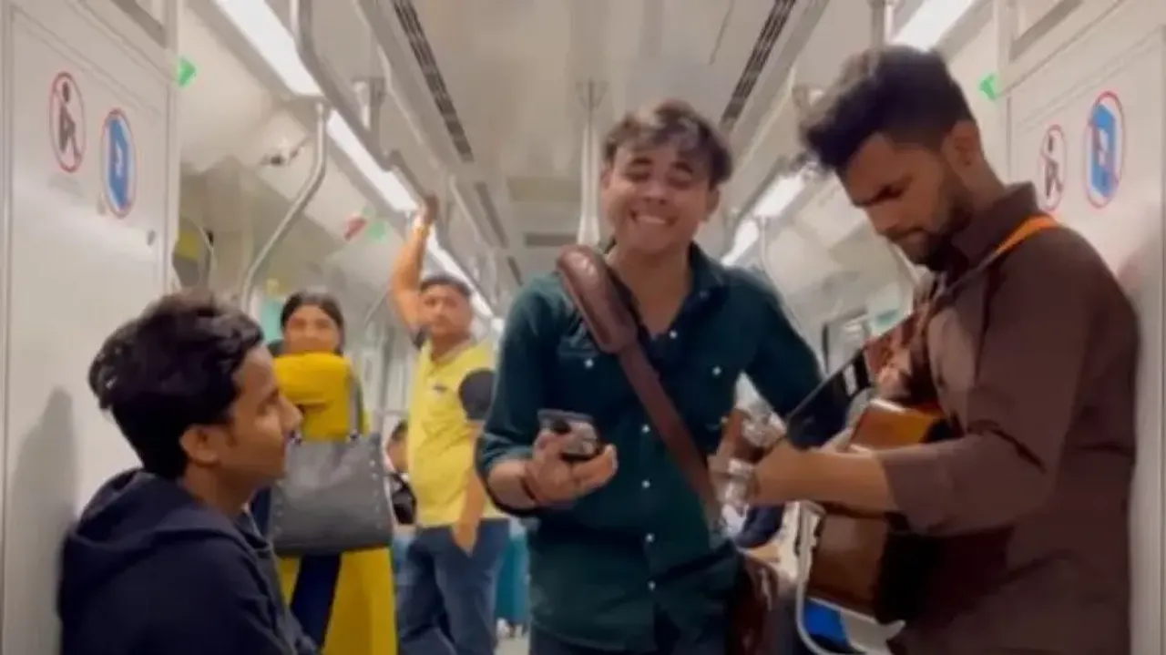 Delhi Metro: After kissing video, a new clip surfaces that will make your day, watch