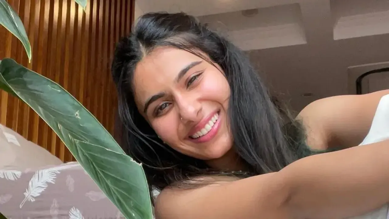 ‘Muskurao’: Beautiful girl’s ‘shayari’ on positivity will bring a smile to your lips