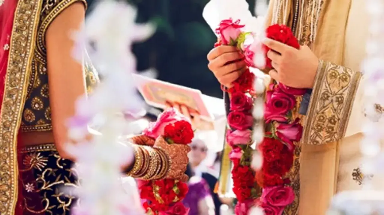 Fierce fight breaks out on stage after 'varmala' ceremony