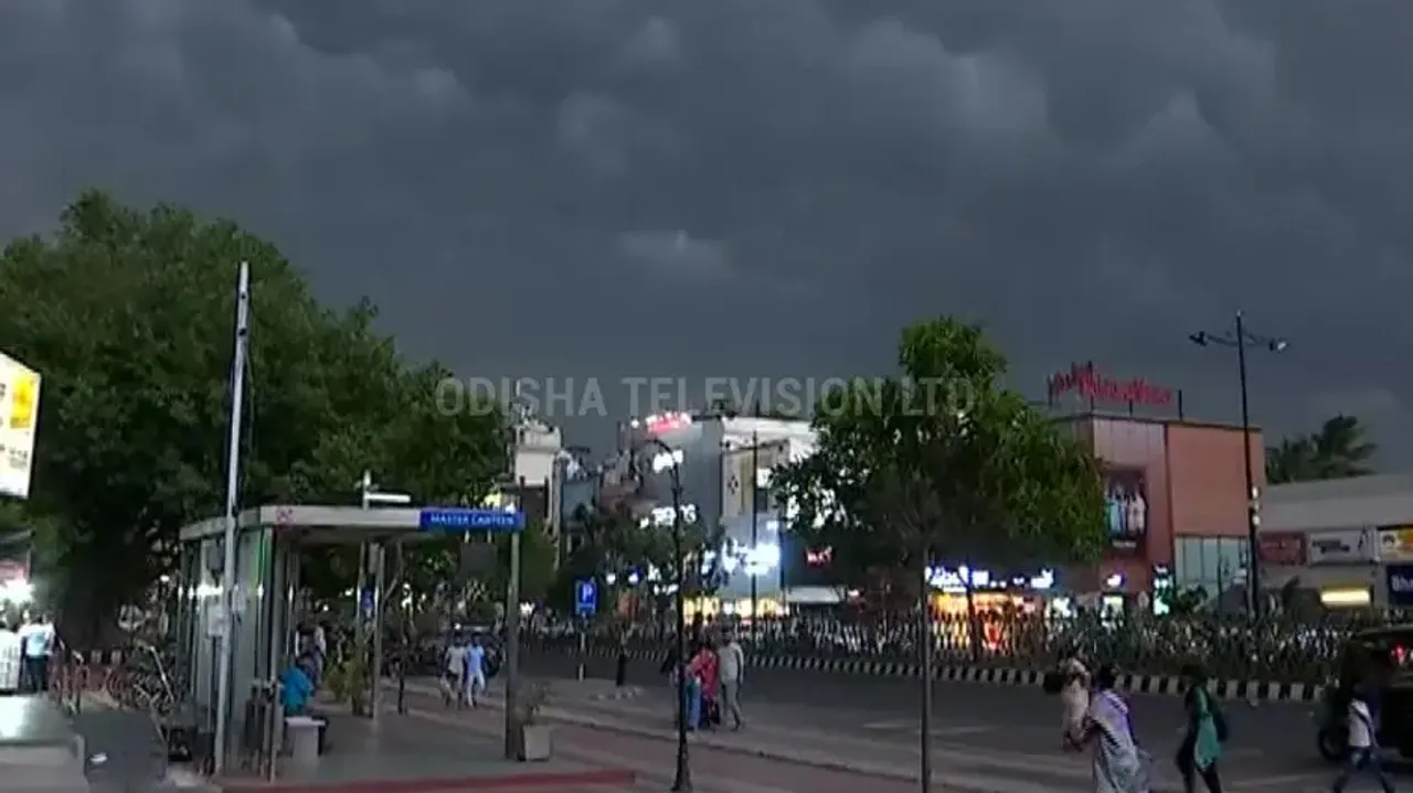 Yellow warning for thunderstorm, lightning issued for 15 Odisha districts
