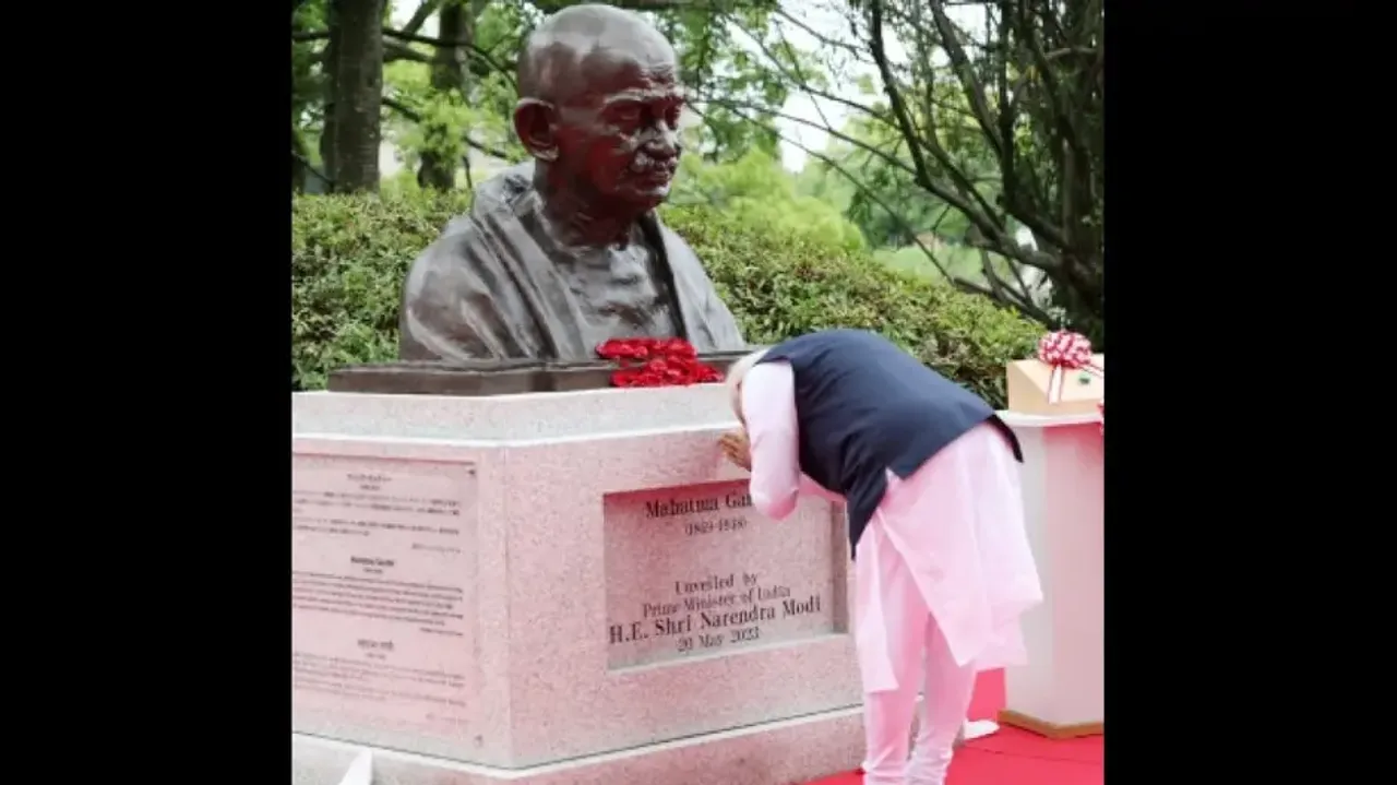 PM Modi unveils Mahatma Gandhi statue 