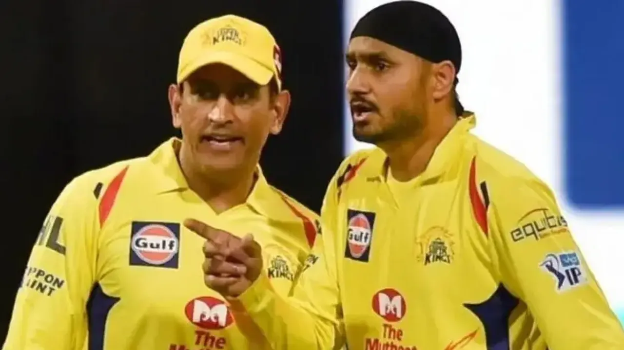 MS Dhoni and Harbhajan Singh