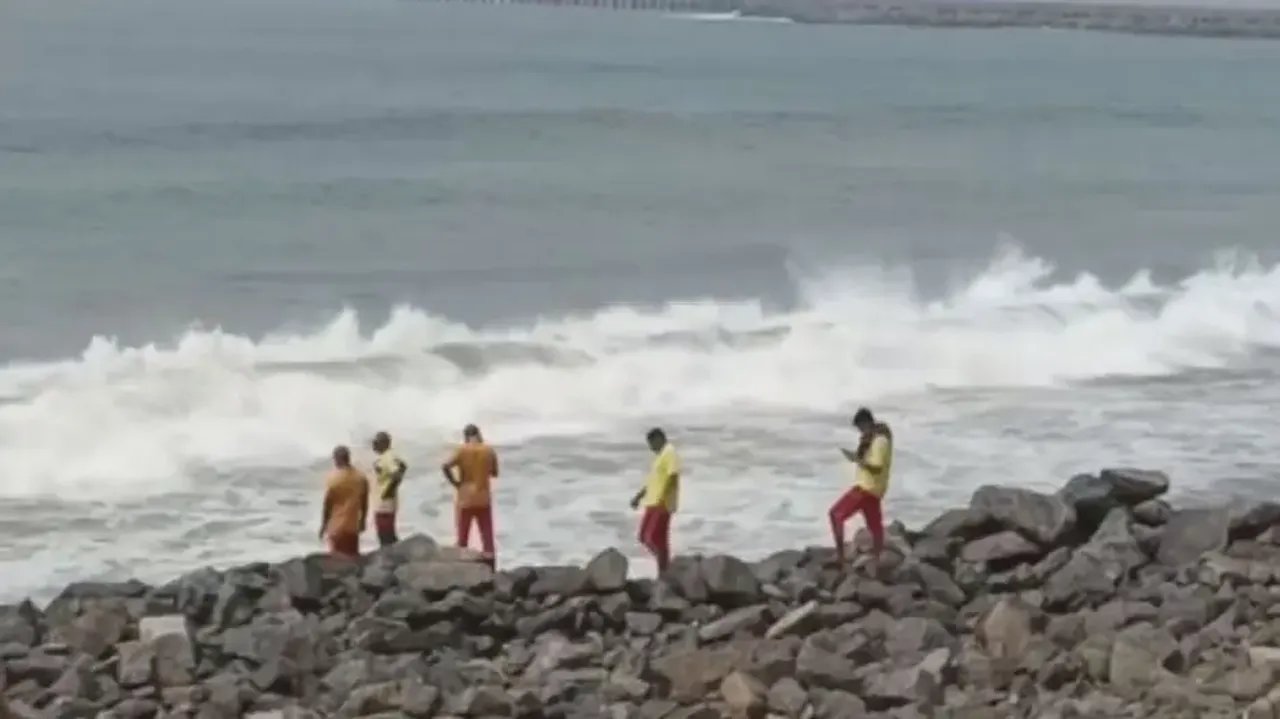 Plus 3 girl student drowns while taking bath in sea, friend missing