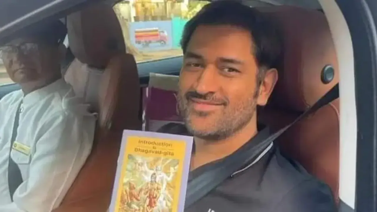 MS Dhoni with Bhagavad Gita