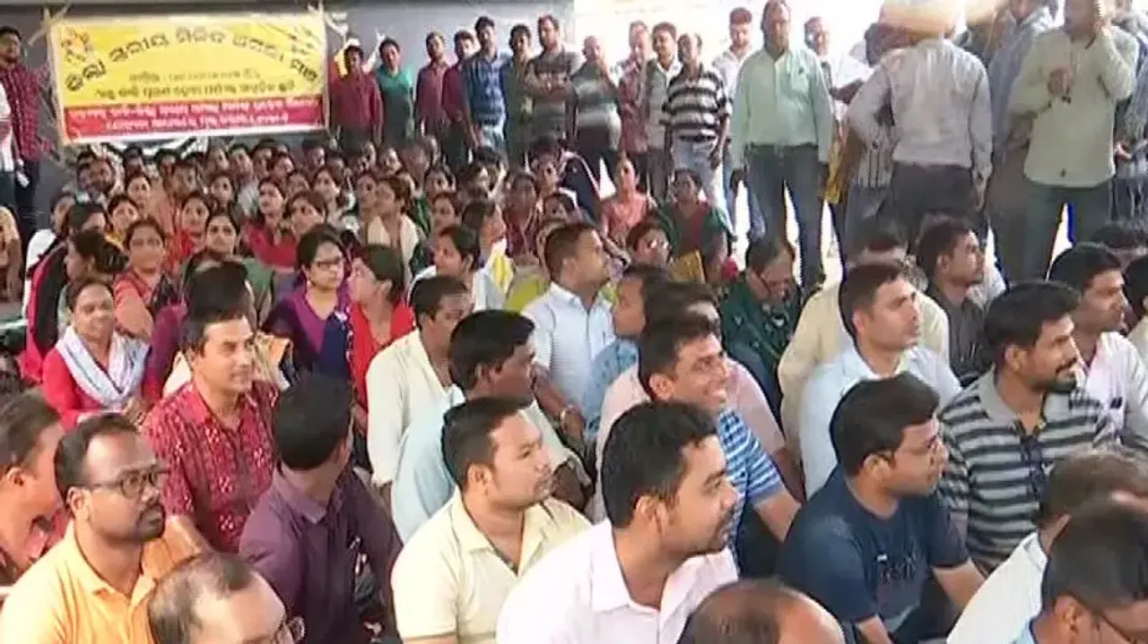 Seize Work Protest By Bureaucrats