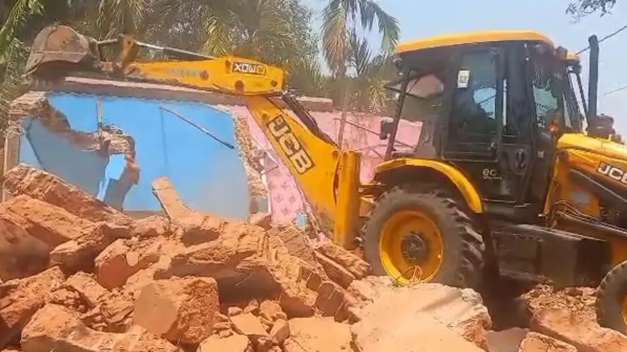 Police crack whip, raze absconding criminal’s house to ground in Odisha’s Kendrapara