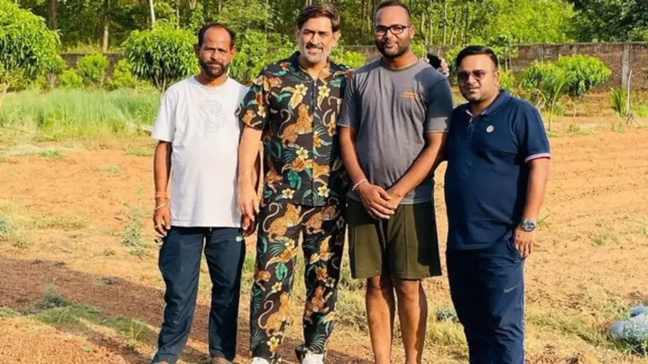 MS Dhoni with his childhood friends at Ranchi farmhouse