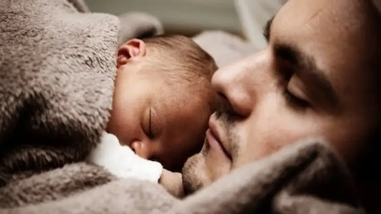 Dads play key role in supporting breastfeeding, safe infant sleep: Study