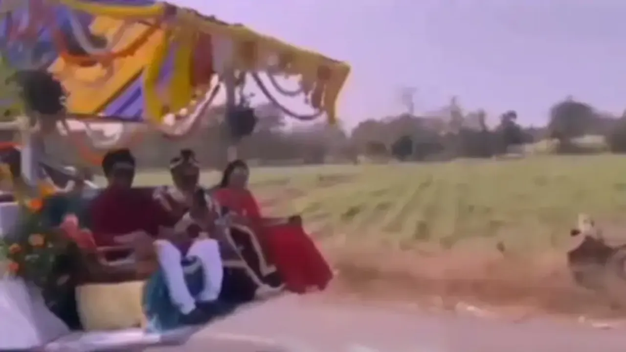 Dulhe Raja on JCB all set for grand entry at bride’s doorstep, video leaves internet amused; watch
